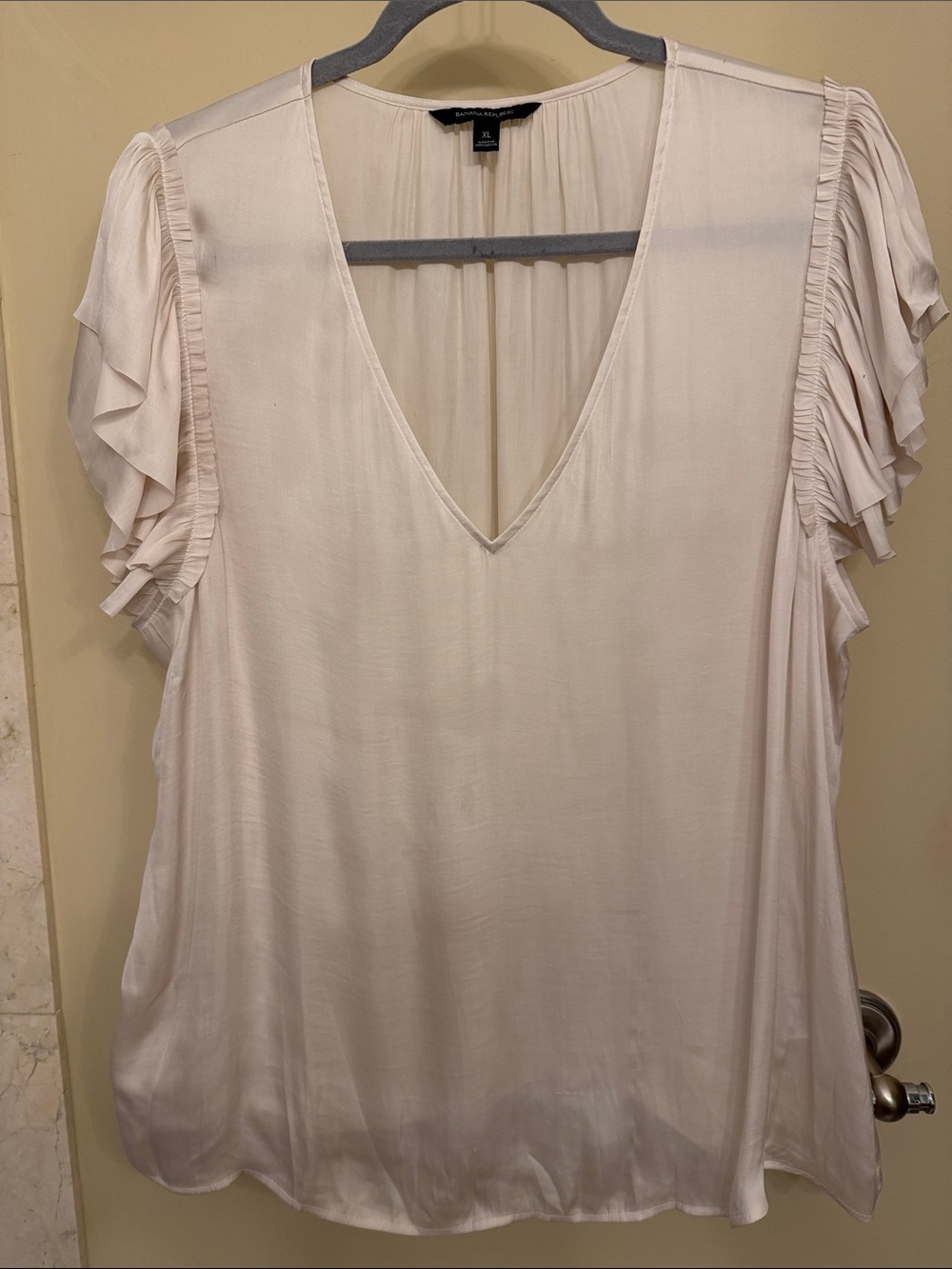 Banana Republic Pale Blush V-Neck Ruffle Sleeve Top